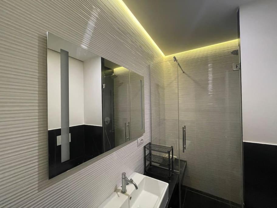 Cozy Apartment Near The Colosseum Roma Exterior foto