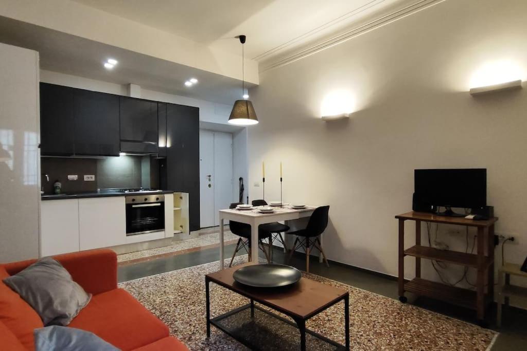 Cozy Apartment Near The Colosseum Roma Exterior foto